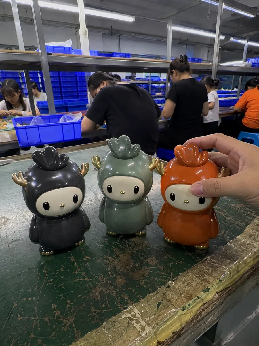 designer-vinyl-toy-series-with-finish-and-color-references